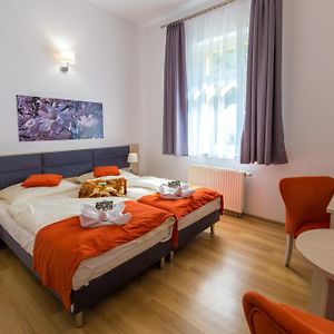 Pokój z łóżkiem king-size